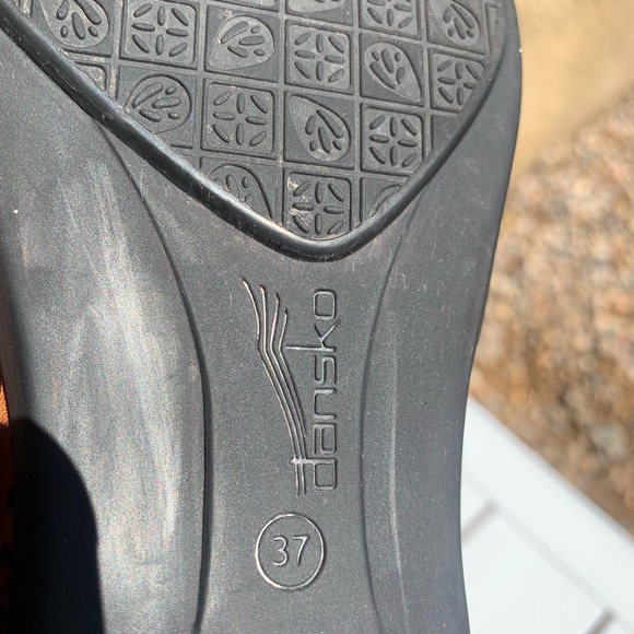 Dansko brown perforated leather flats size 6.5-7 ( European 37) - Picture 14 of 16